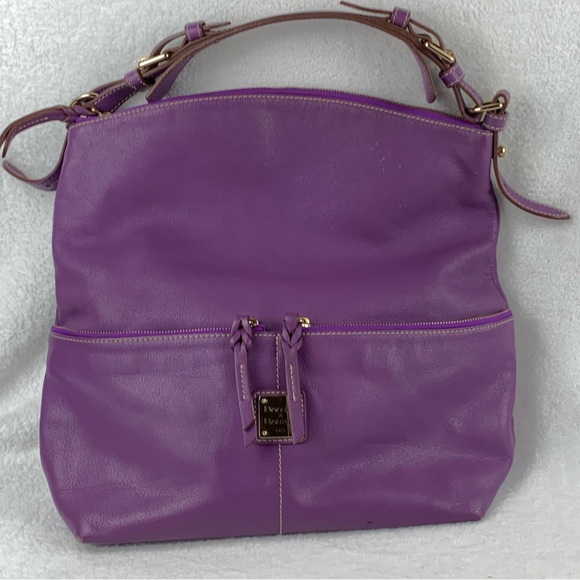 Dooney & Bourke Shoulder Bag Purse Dillen Purple Lavender‎ Pockets Corner Wear - Picture 1 of 16